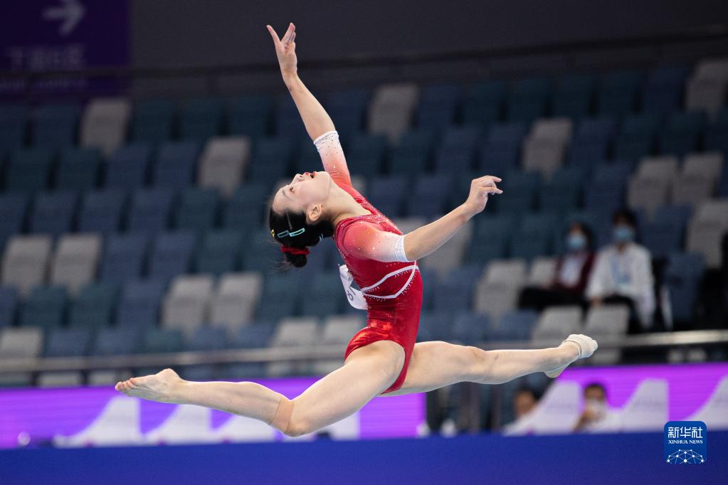 全国体操锦标赛丨杨凡予微获女子高低杠决赛冠军