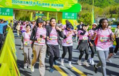 千畝花海競春光！2025長三角綠水青山運動會靈山花田跑浪漫開跑