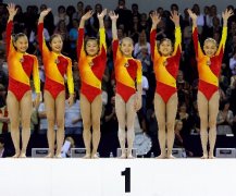 体坛联播｜中国女排今日对阵比利时国足抵达雅加达后首训