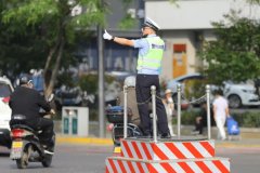 【警徽荣耀】不只是“网红交警”他用温度与创新点亮城市路口